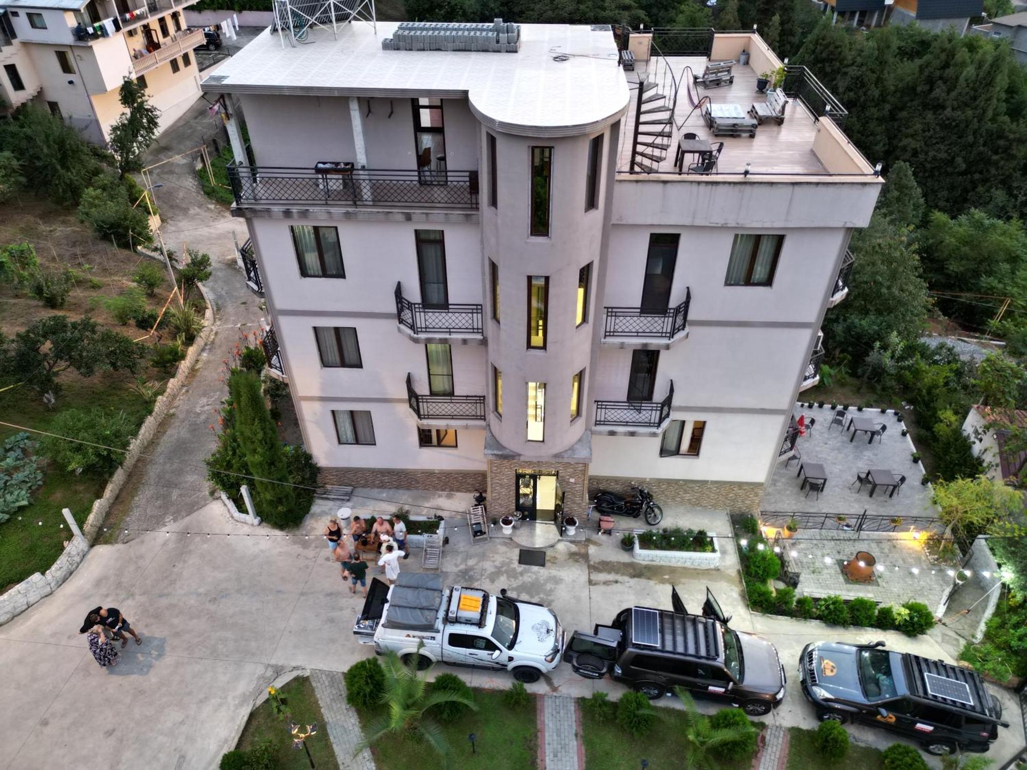 Green Yard Hotel Μπατούμι Εξωτερικό φωτογραφία